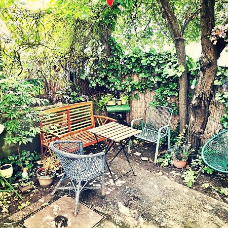 Flat In Historic Villa With Your Own Private Garden, Near City Park Budapeste Exterior foto